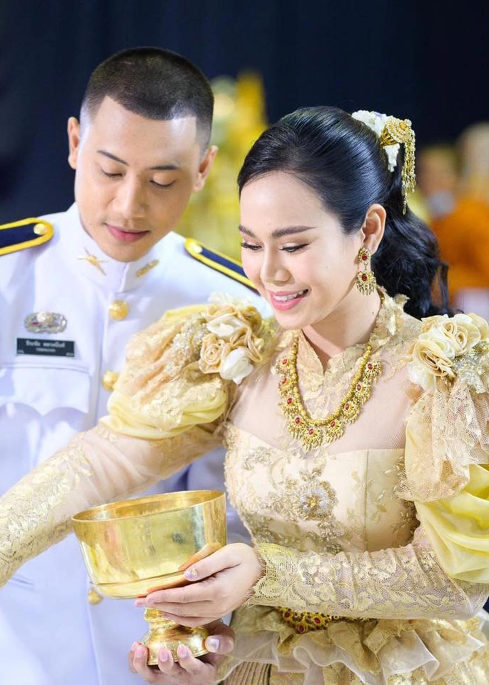 thai wedding attire