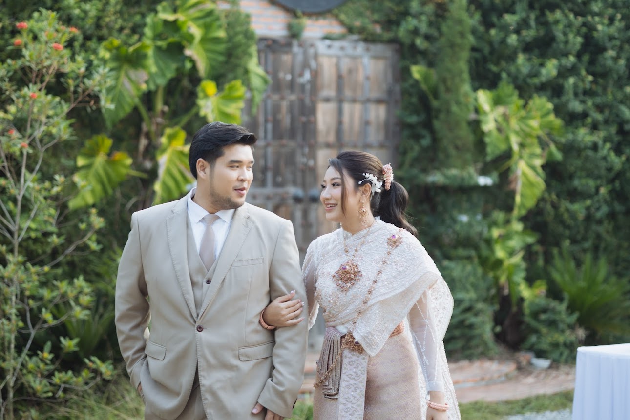 wedding in thailand - thai wedding dress